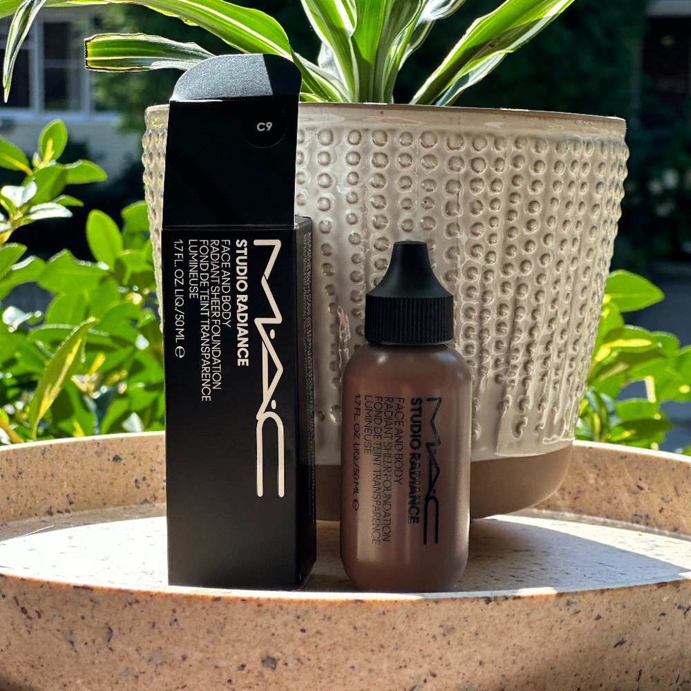 NWT/BNIB: MAC STUDIO RADIANCE FACE AND BODY RADIANT SHEER FOUNDATION - C9